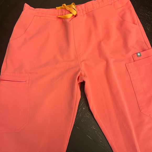 Figs Coral Women's Top - Picture 6 of 14